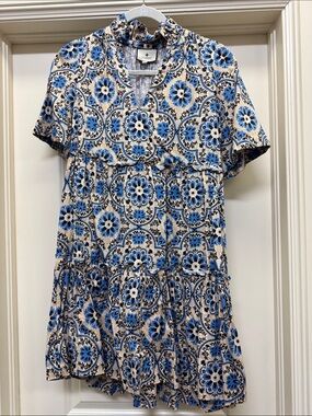 Tuckernuck Blue & Cream Floral Medallion Short Sleeve Dress